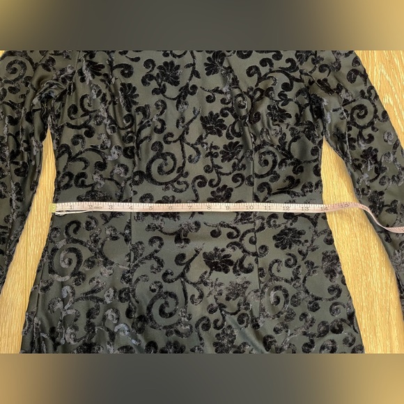 Maggy London Navy Blue Velvet Long Sleeve Dress - Size 6 - Picture 10 of 12